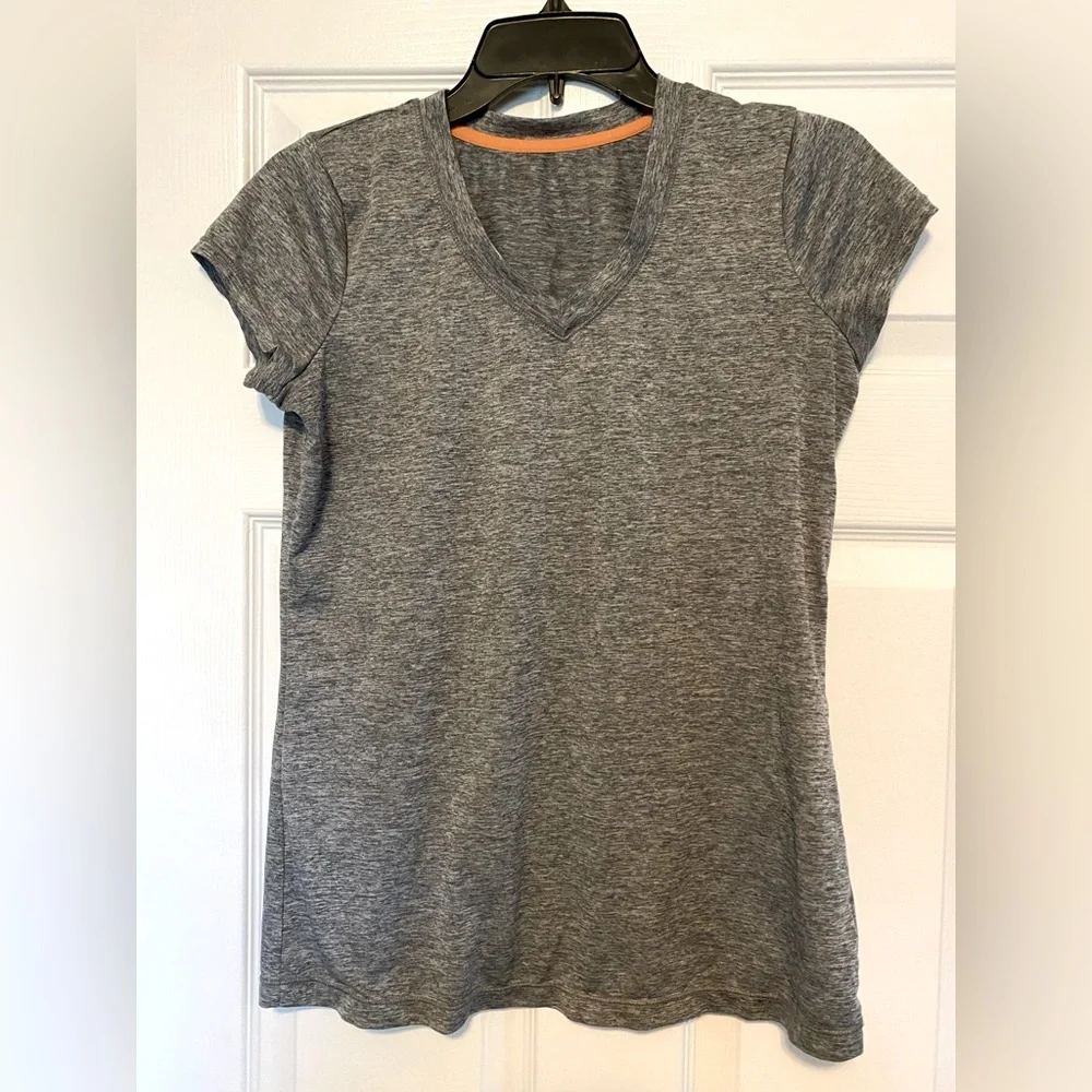 🔴10/$10! Women’s Athletic Tee - Picture 1 of 2